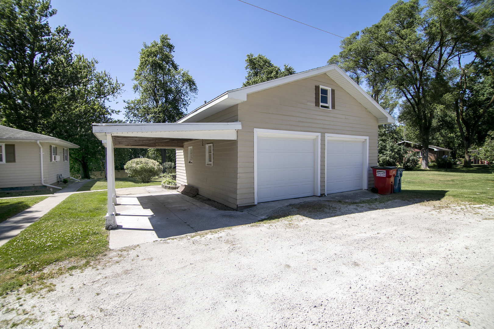 1322 N Riverside Drive Property Photo 13