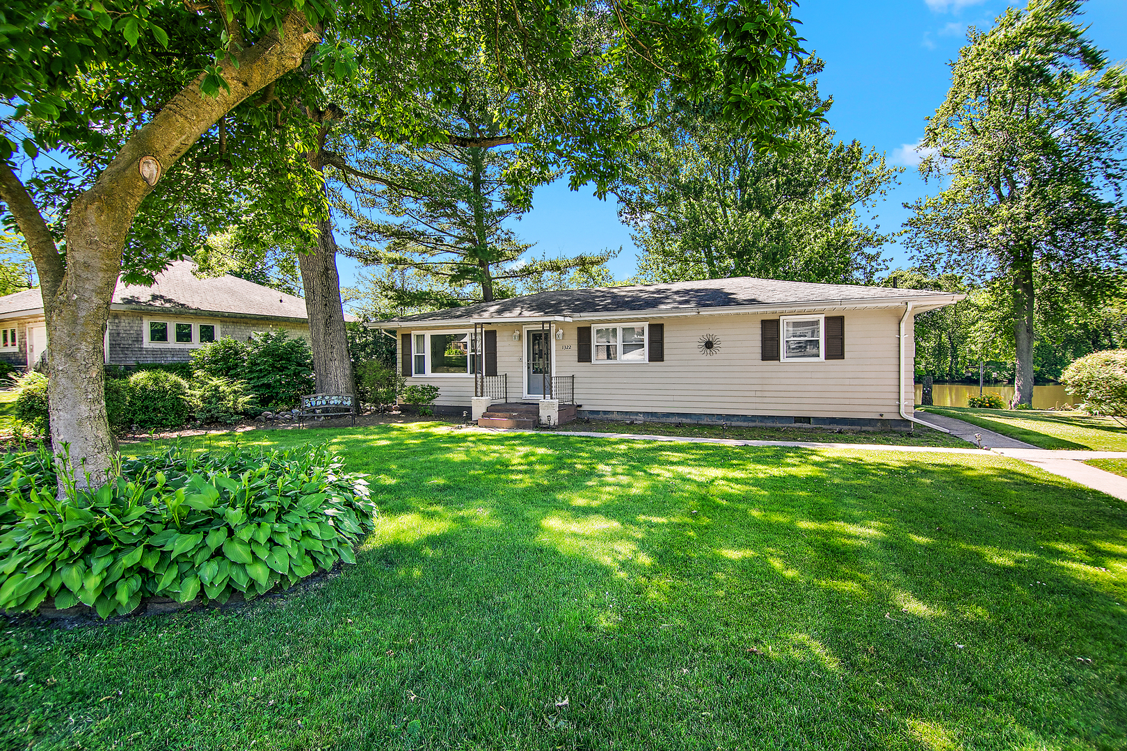 1322 N Riverside Drive Property Photo 14