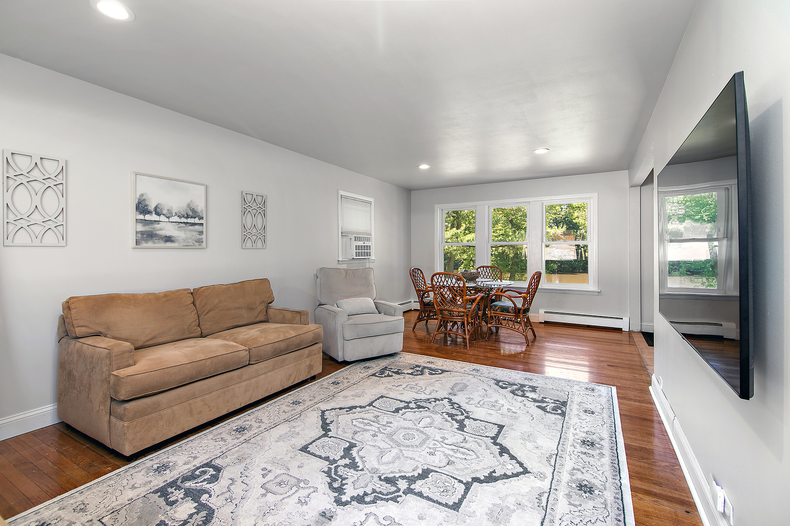 1322 N Riverside Drive Property Photo 15
