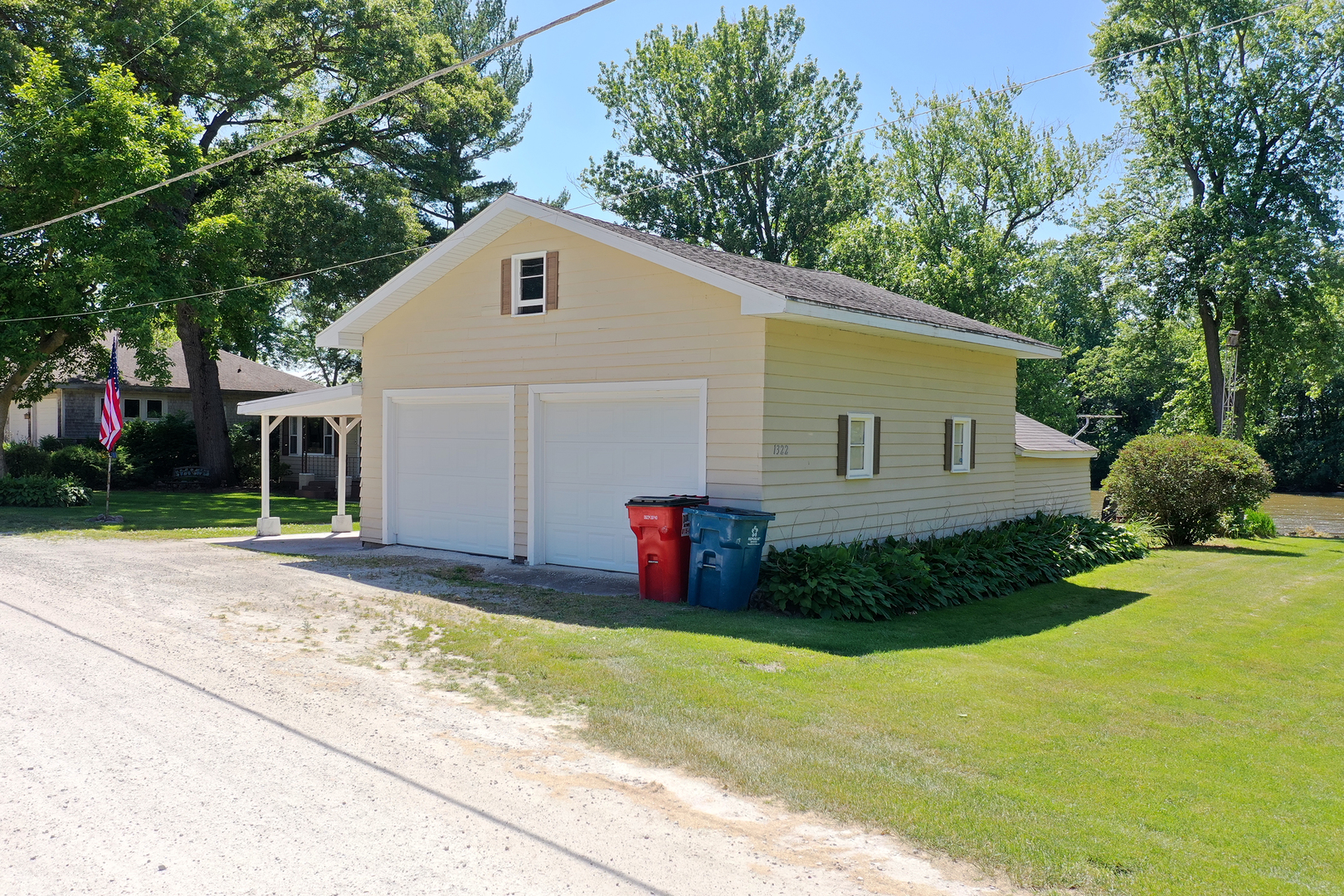 1322 N Riverside Drive Property Photo 32