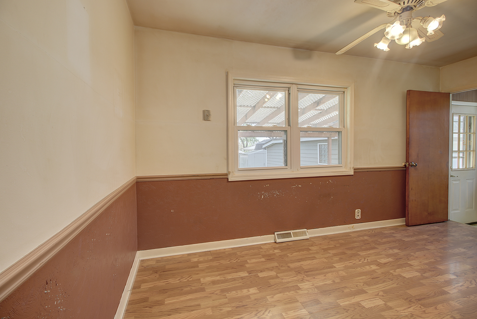 512 S Hebbard St Property Photo 7