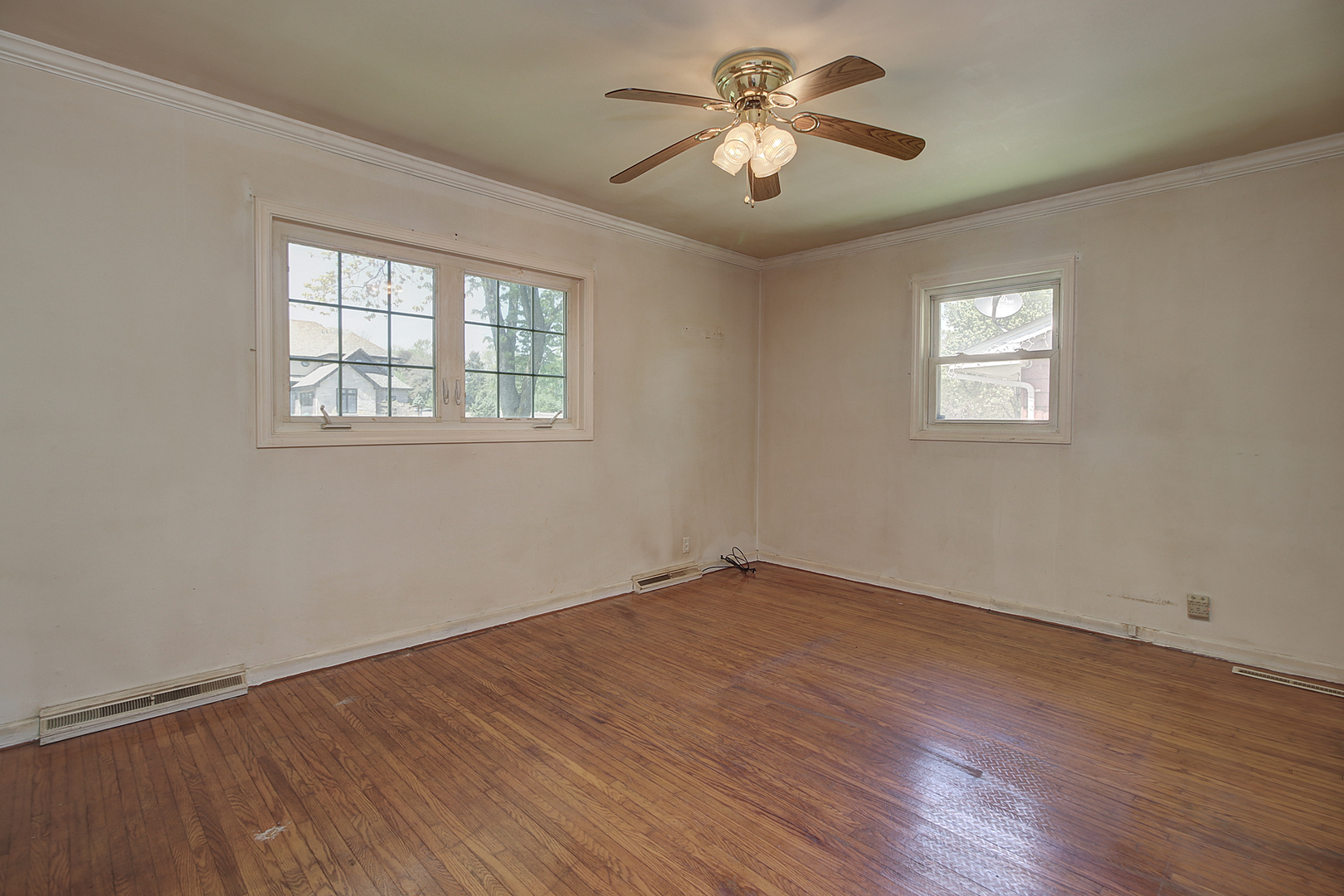 512 S Hebbard St Property Photo 9