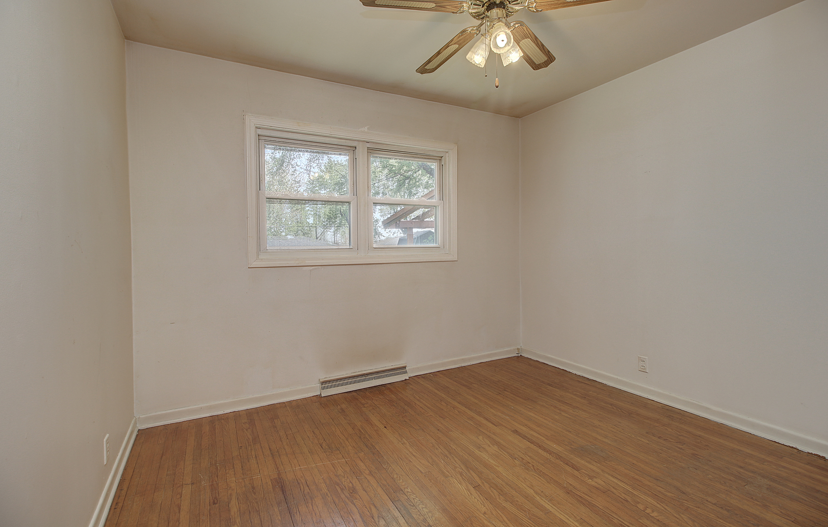 512 S Hebbard St Property Photo 10