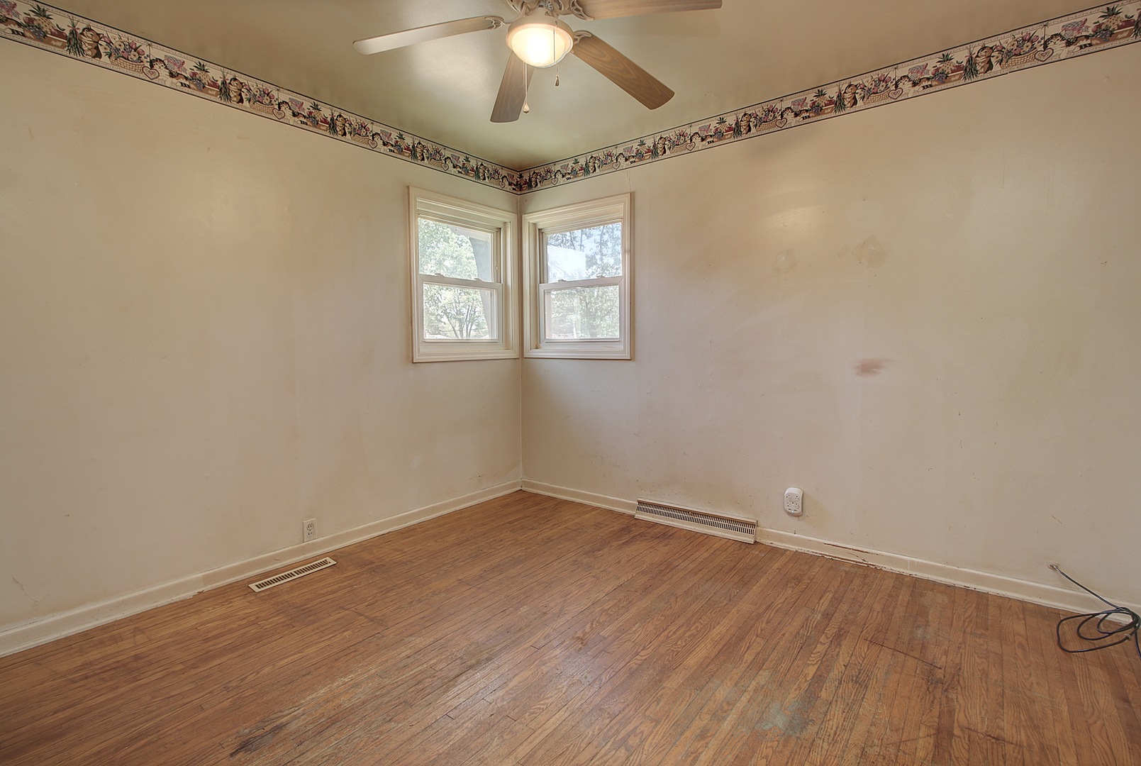 512 S Hebbard St Property Photo 11