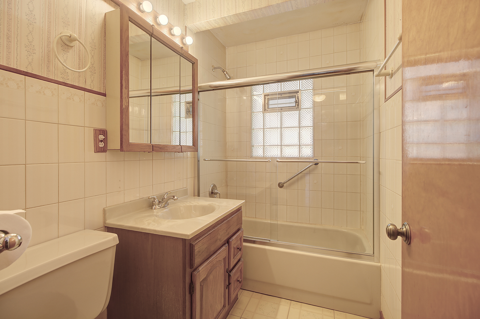 512 S Hebbard St Property Photo 12