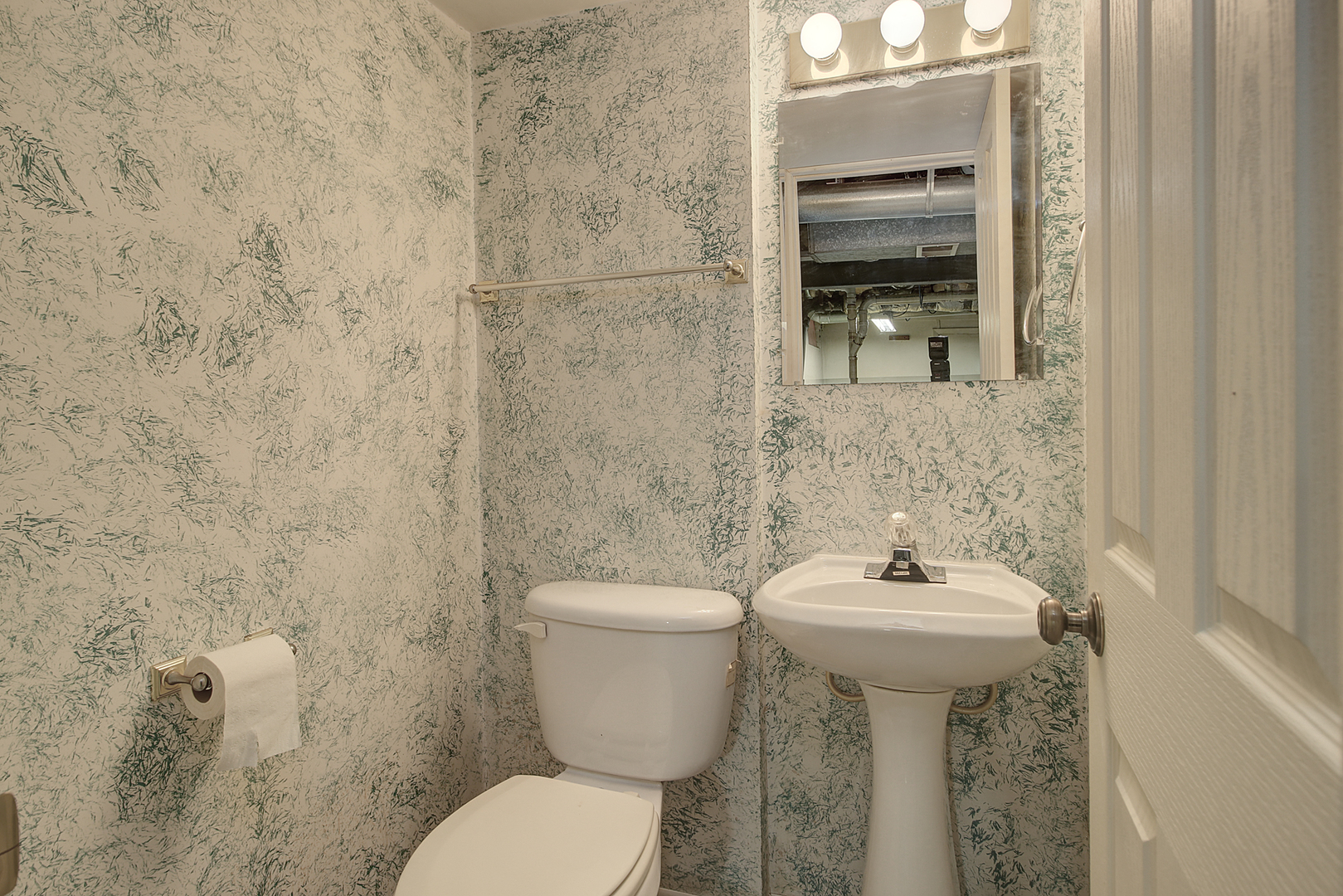 512 S Hebbard St Property Photo 16