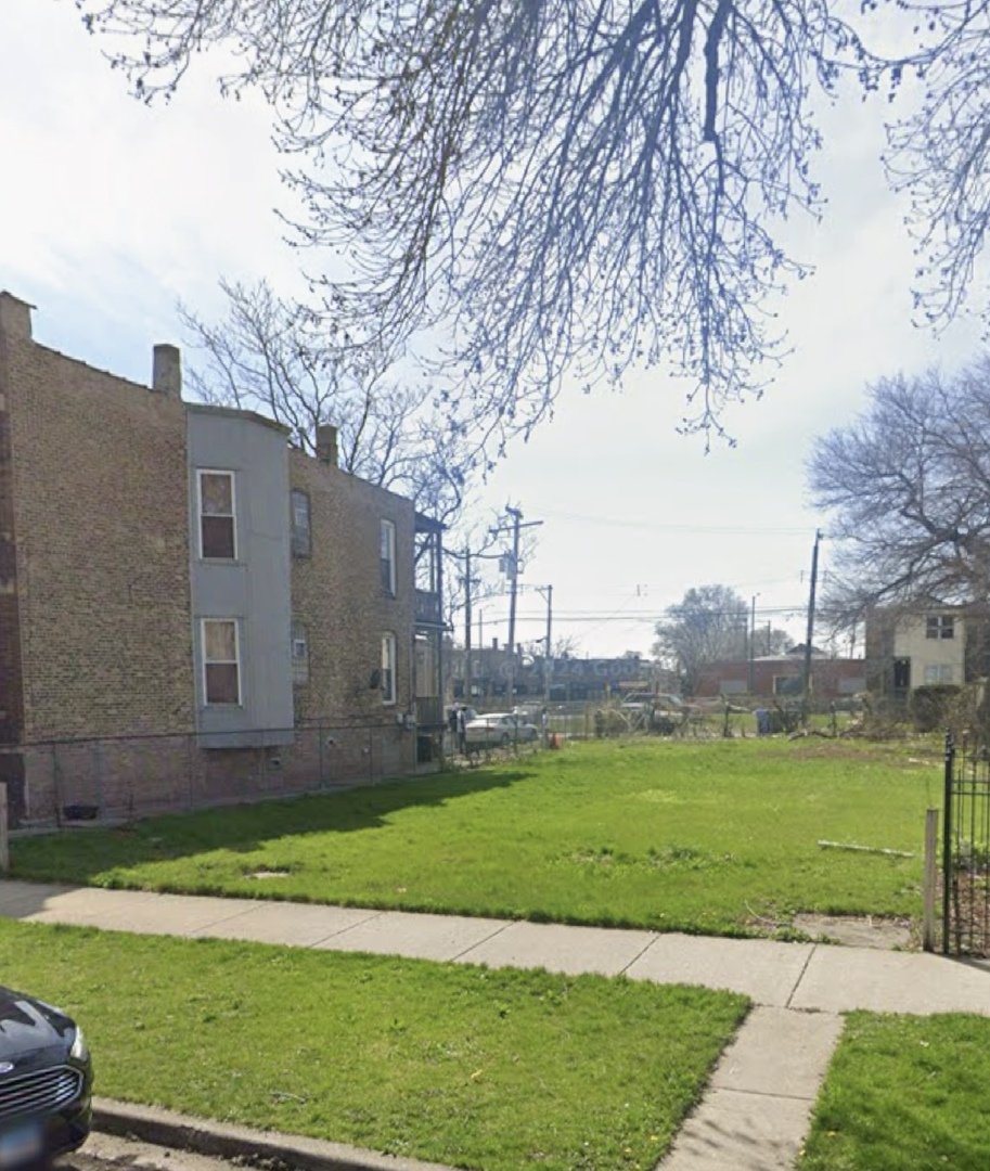 4821 W Congress Parkway Property Photo 2