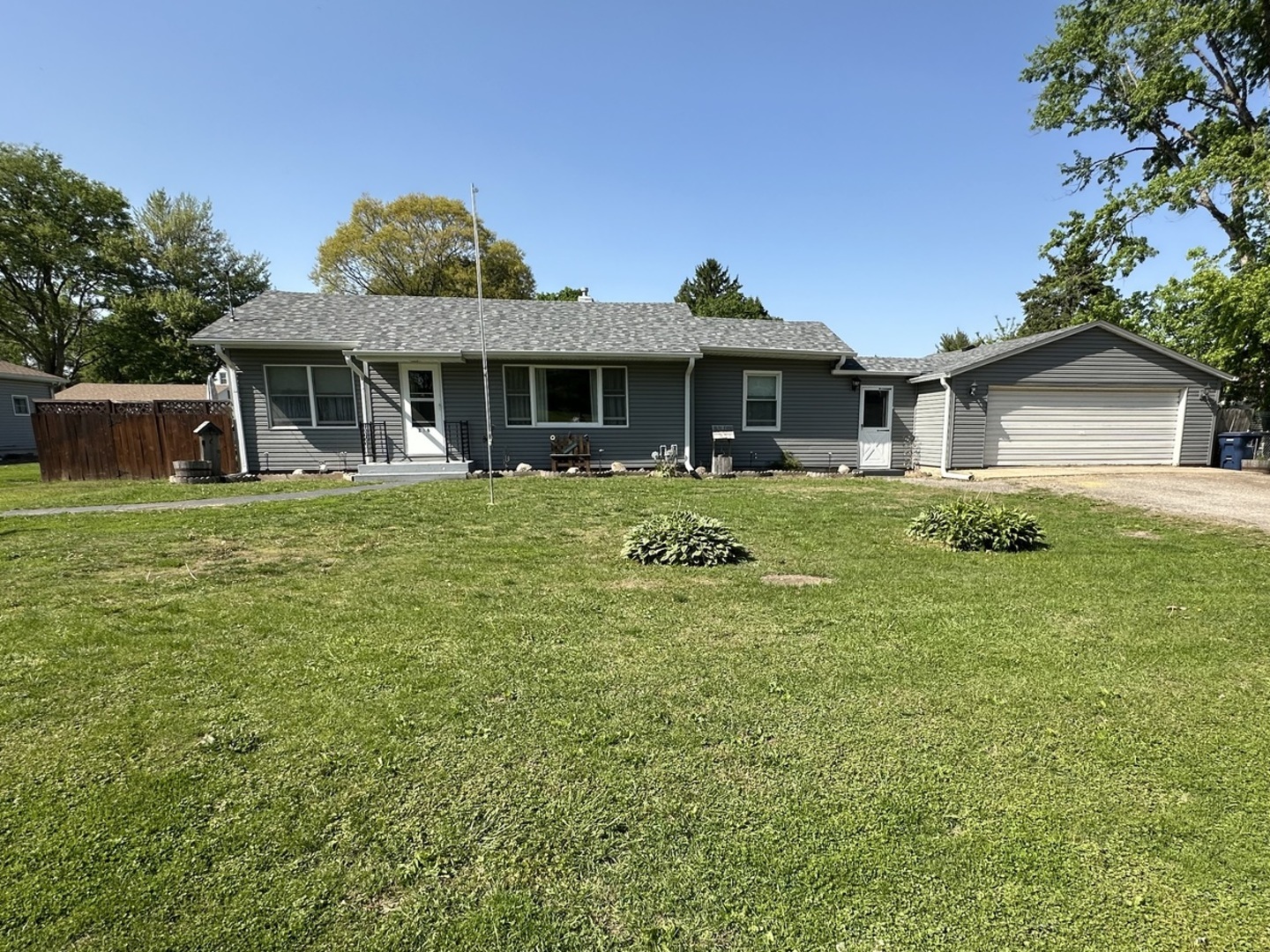 210 W South Street Property Photo 1