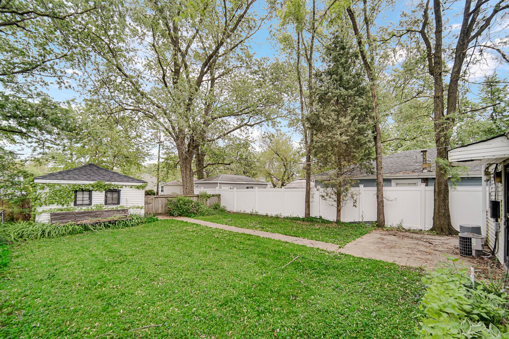 16781 Head Ave Property Photo 9