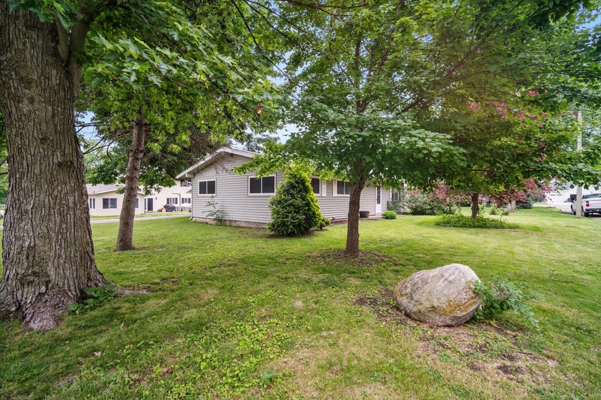 20 Fairlawn Property Photo 3