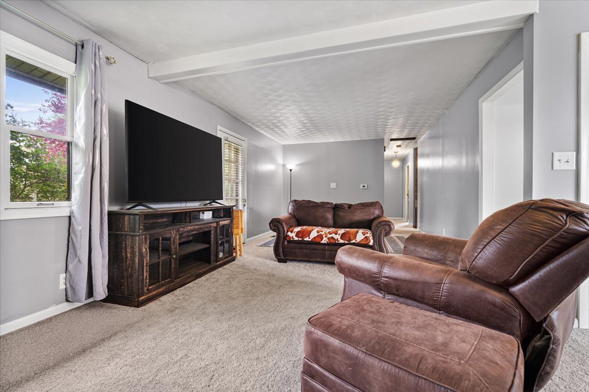 20 Fairlawn Property Photo 6