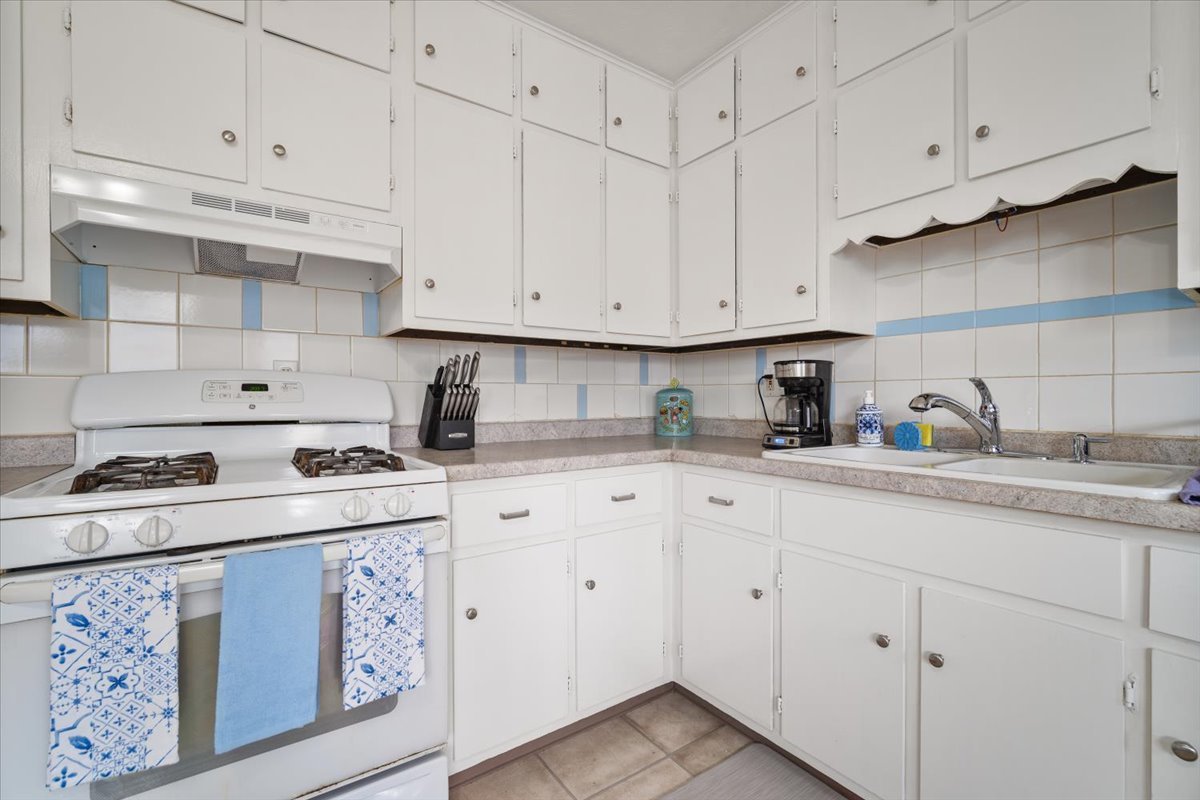 20 Fairlawn Property Photo 9