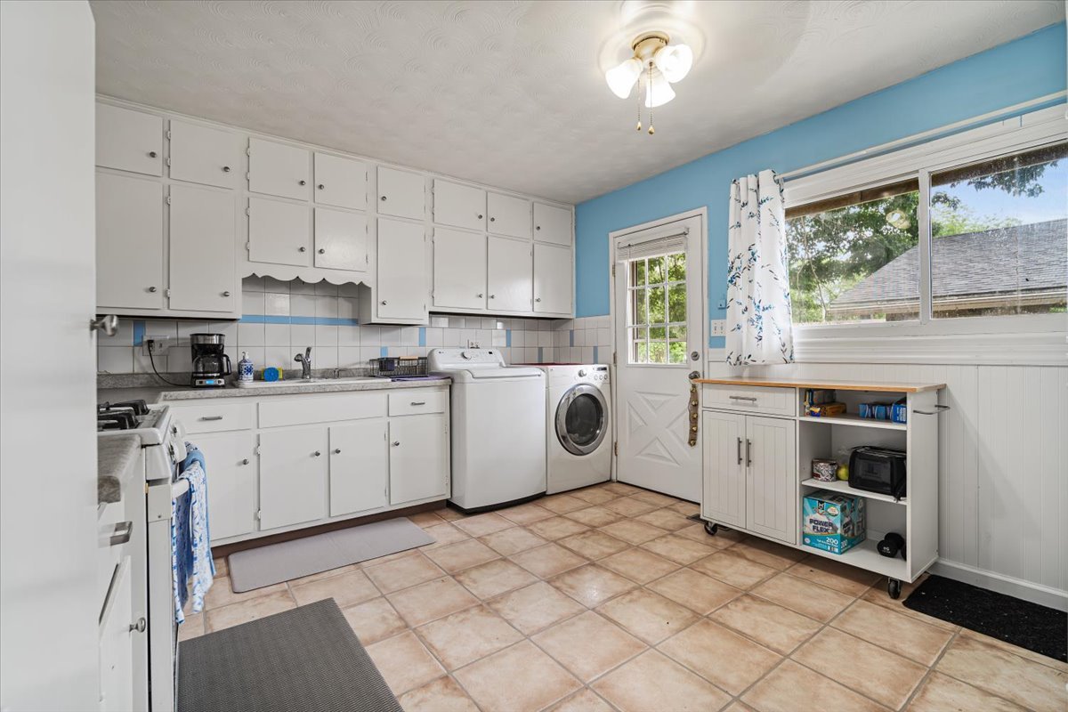 20 Fairlawn Property Photo 11