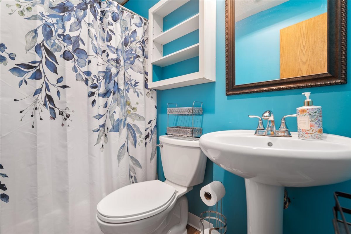 20 Fairlawn Property Photo 15