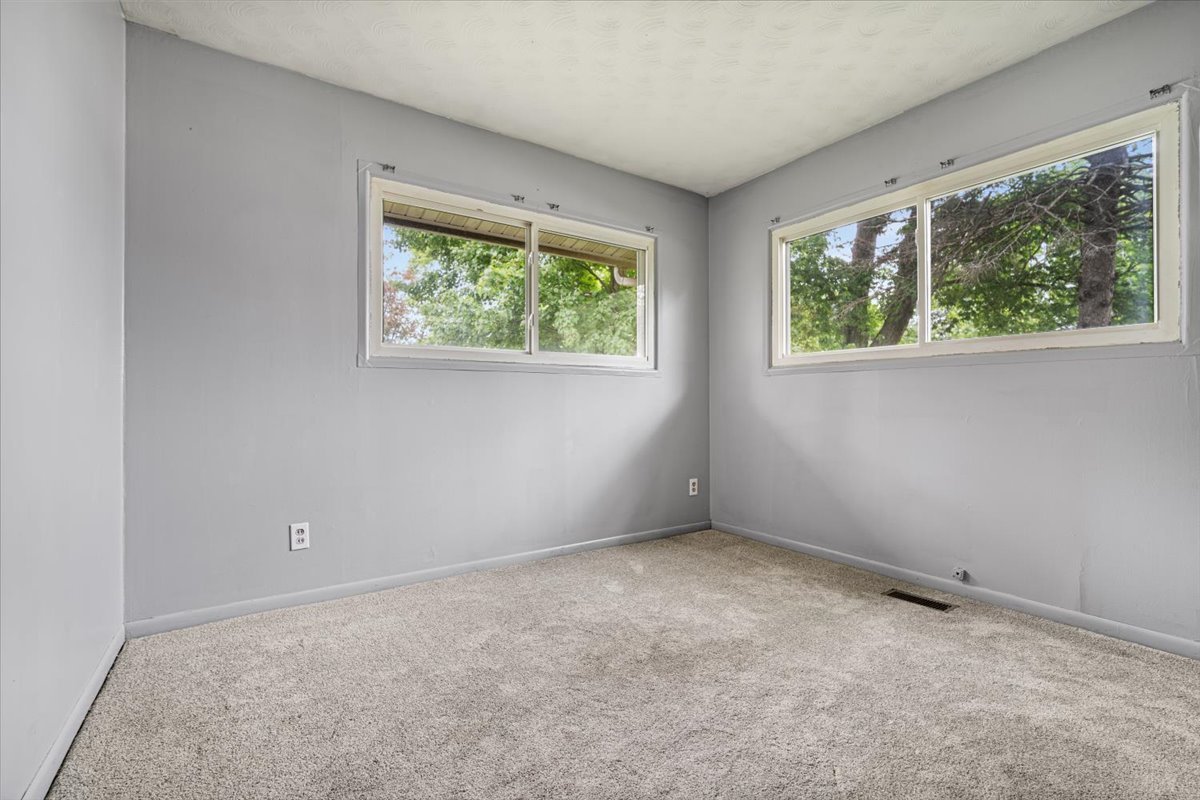 20 Fairlawn Property Photo 17