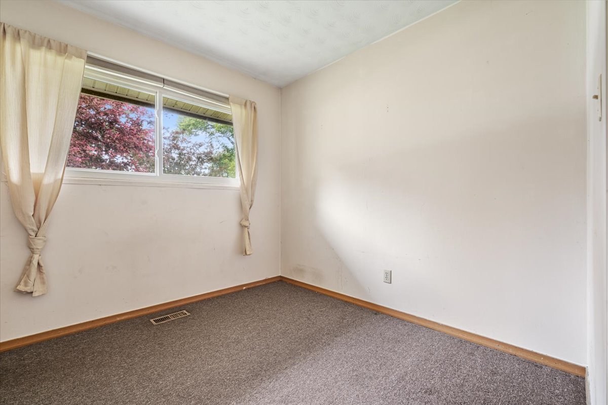 20 Fairlawn Property Photo 19