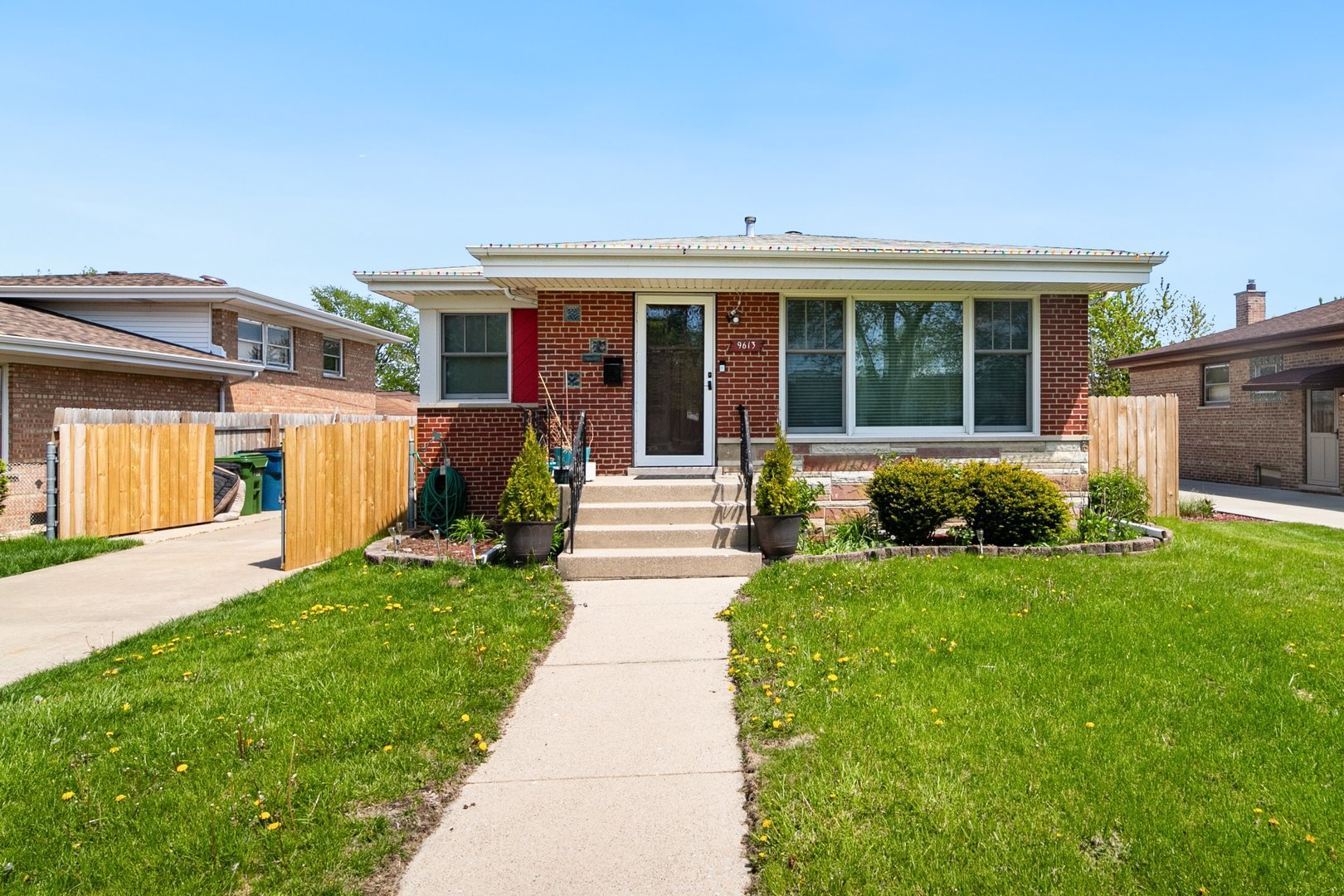 9613 S Knox Avenue Property Photo