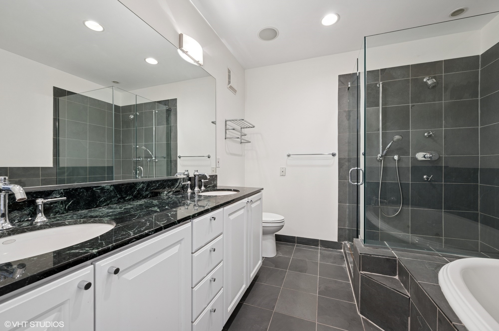 501 N Kingsbury Street G Property Photo 18
