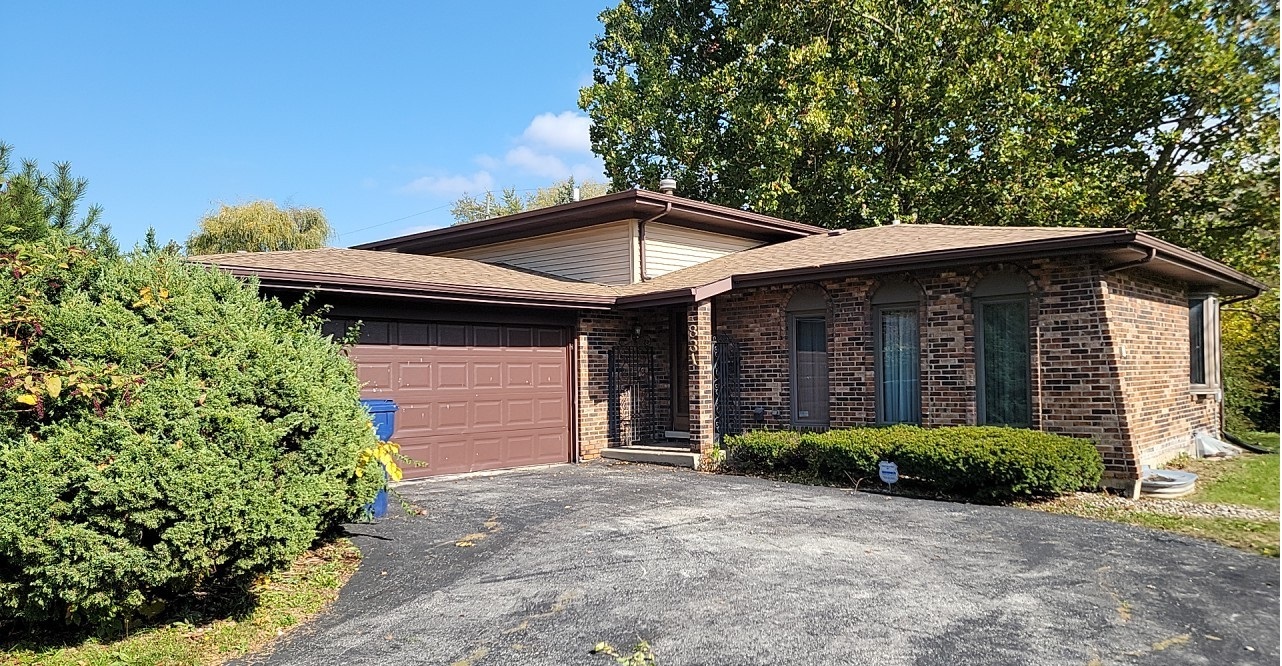 831 Violet Lane Property Photo