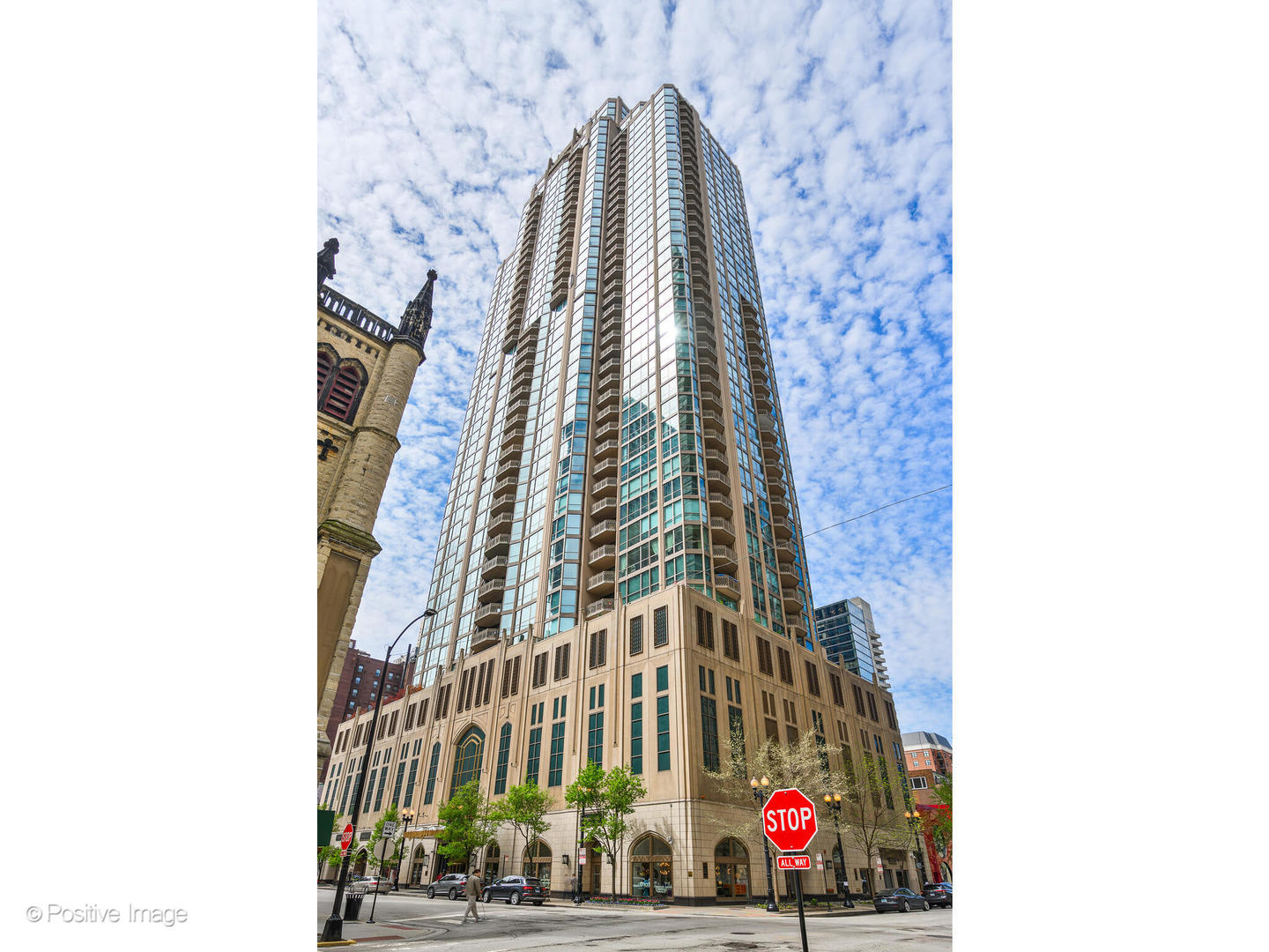 21 E Huron St Property Photo 1