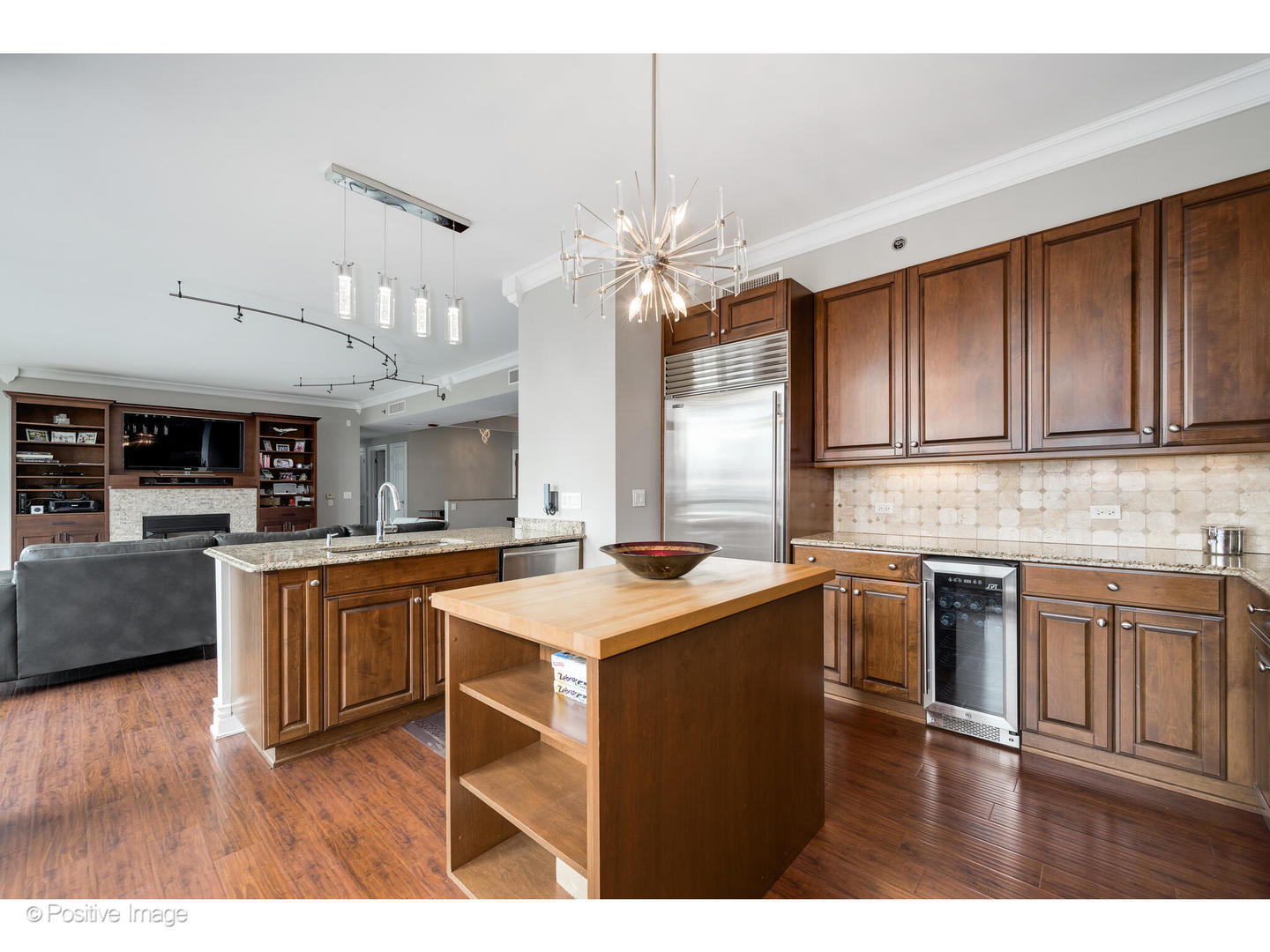 21 E Huron St Property Photo 11