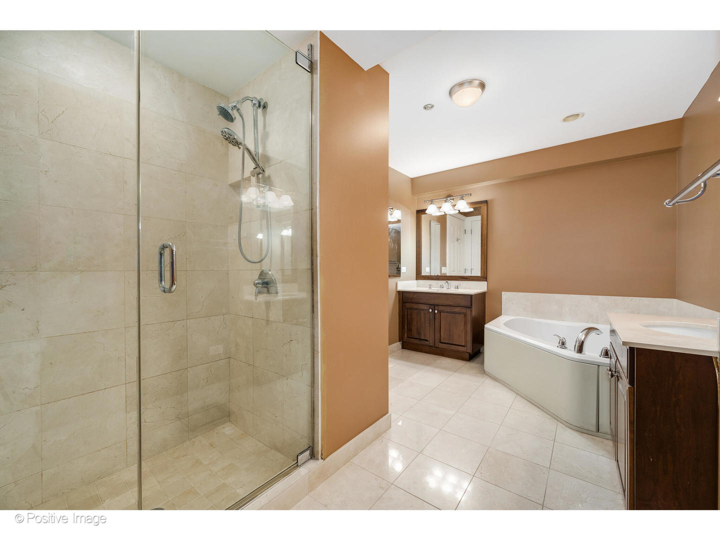 21 E Huron St Property Photo 17