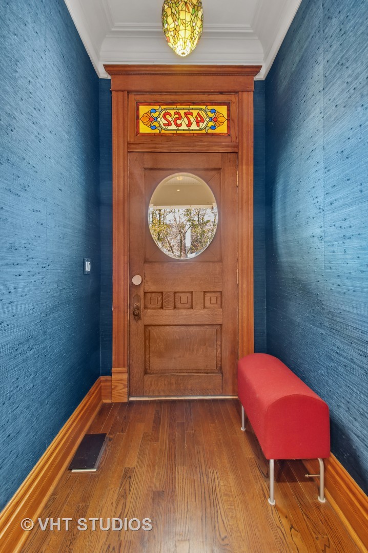 4752 N Beacon Street Property Photo 8