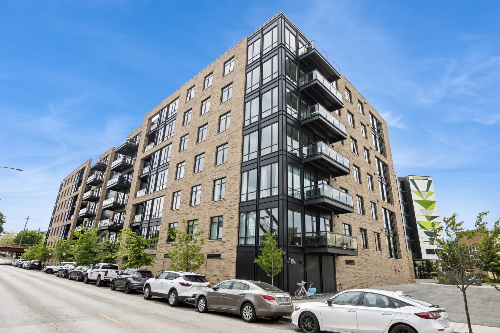 1701 W Webster Avenue 611 Property Photo 1