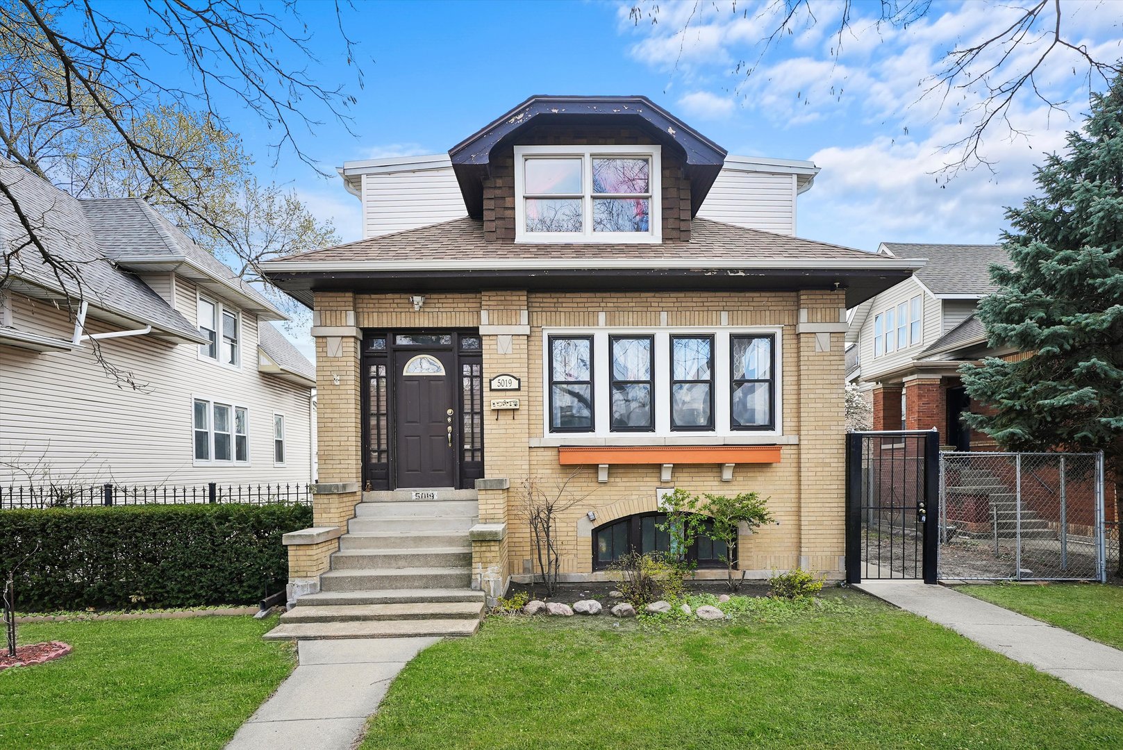 5019 N Kostner Ave Property Photo 1