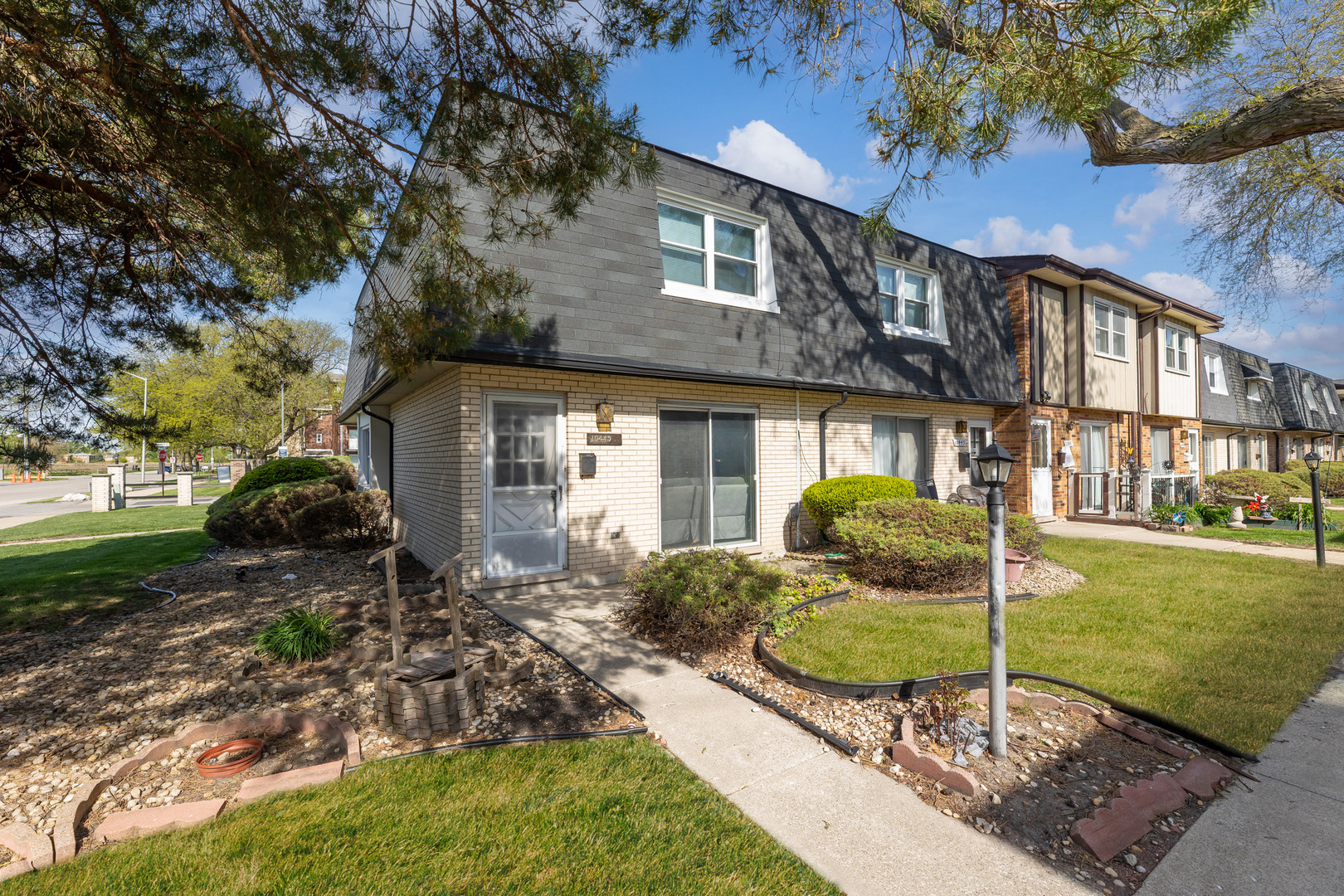 10445 Massasoit Avenue Property Photo