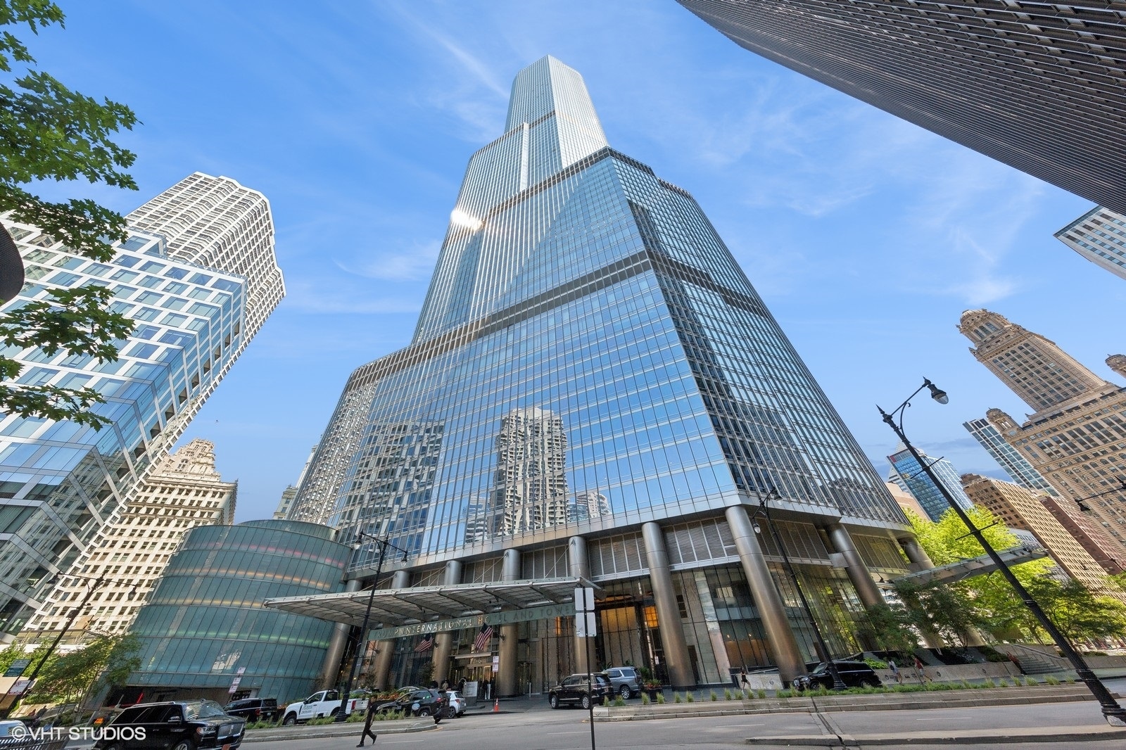 401 N Wabash Ave Property Photo 1