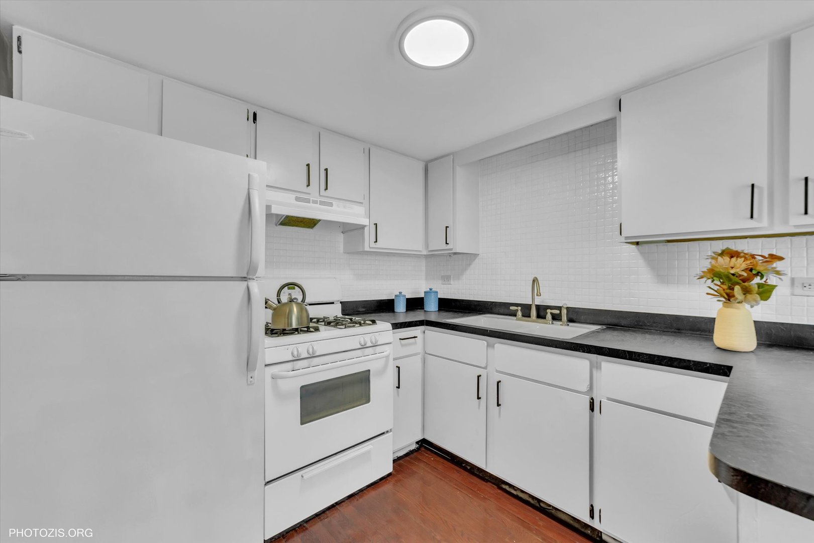 16035 Laramie Avenue Property Photo 2