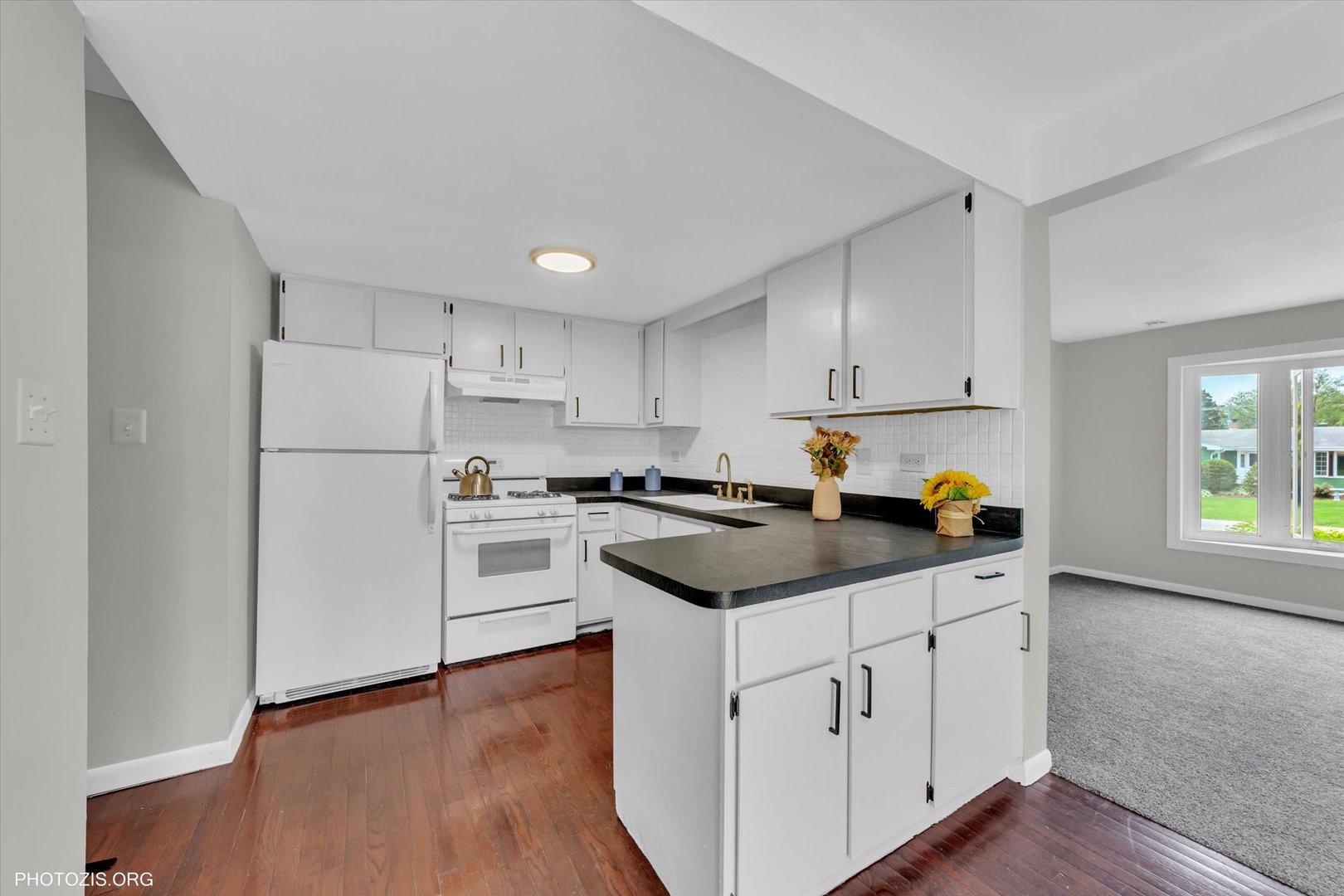 16035 Laramie Avenue Property Photo 3