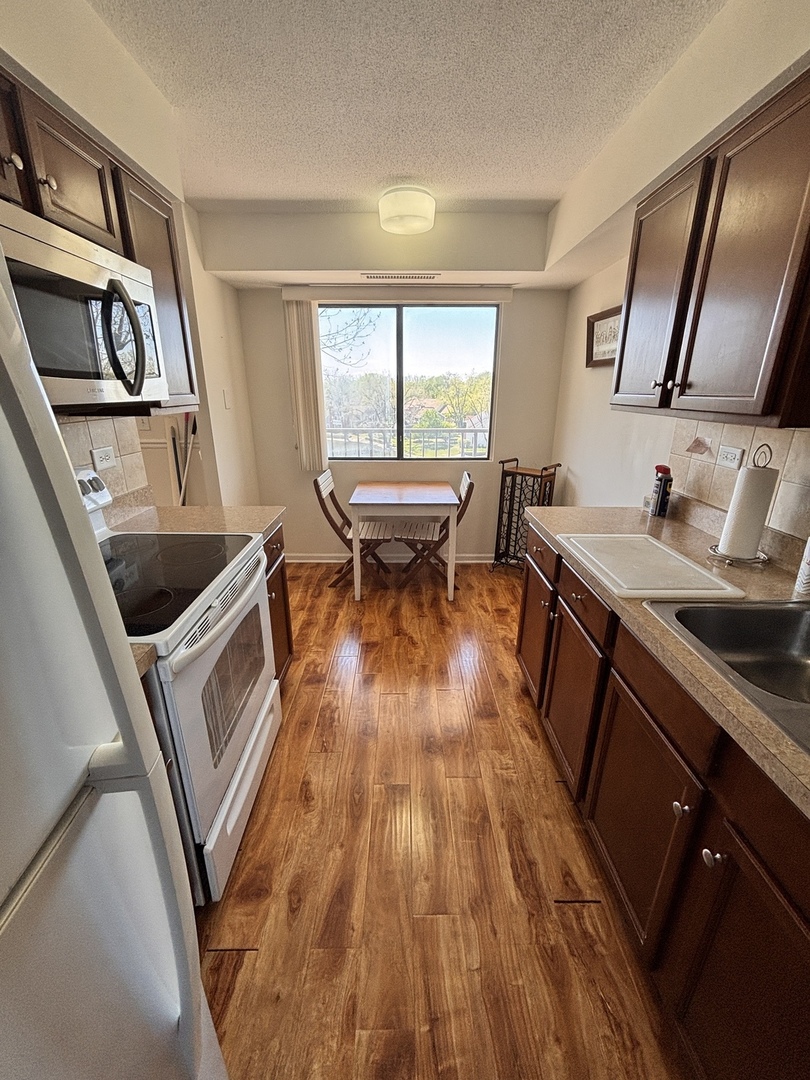 111 S Baybrook Drive 514 Property Photo 4