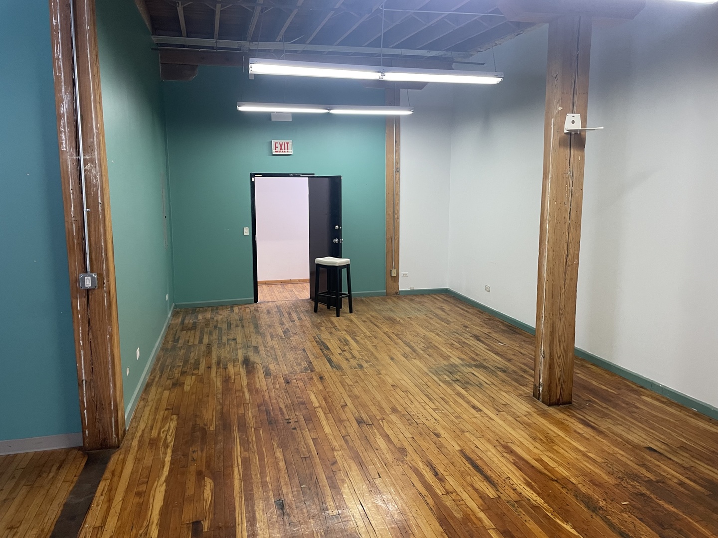 348 N Ashland Avenue Property Photo 8