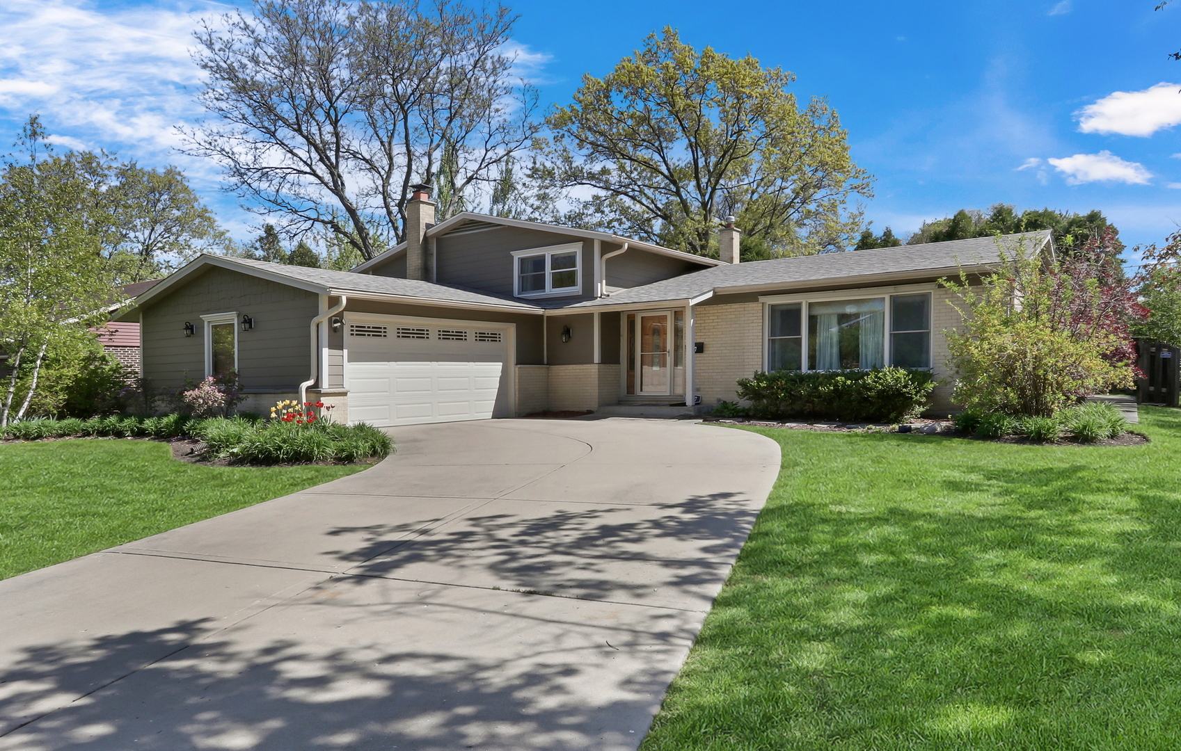 107 E Burr Oak Drive Property Photo