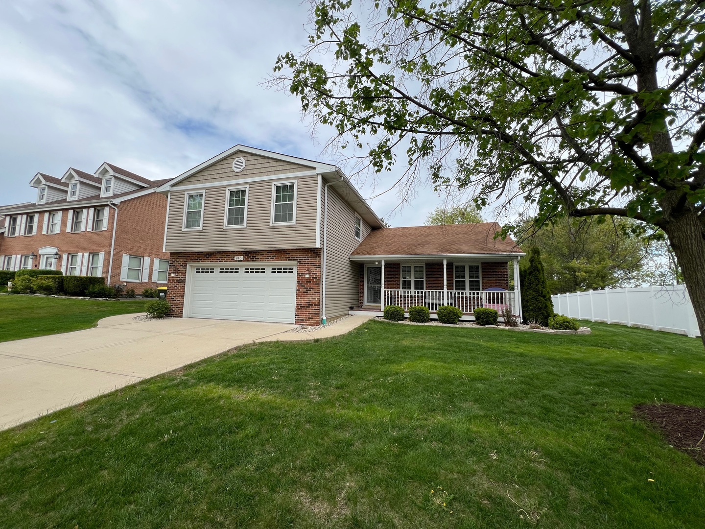 945 Williamsburg Street Property Photo