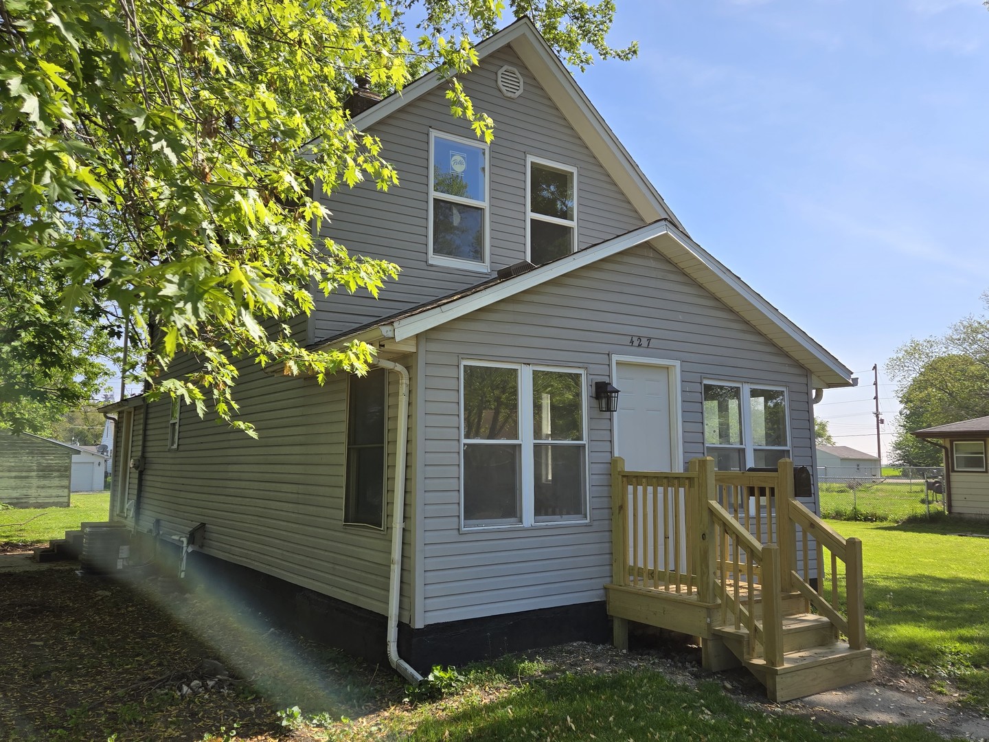 427 E Spruce Street Property Photo