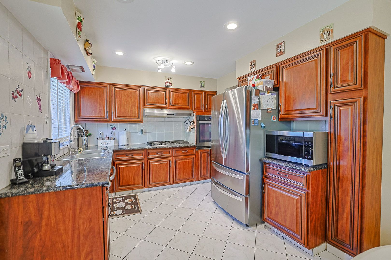 1703 W Robbie Lane Property Photo 2