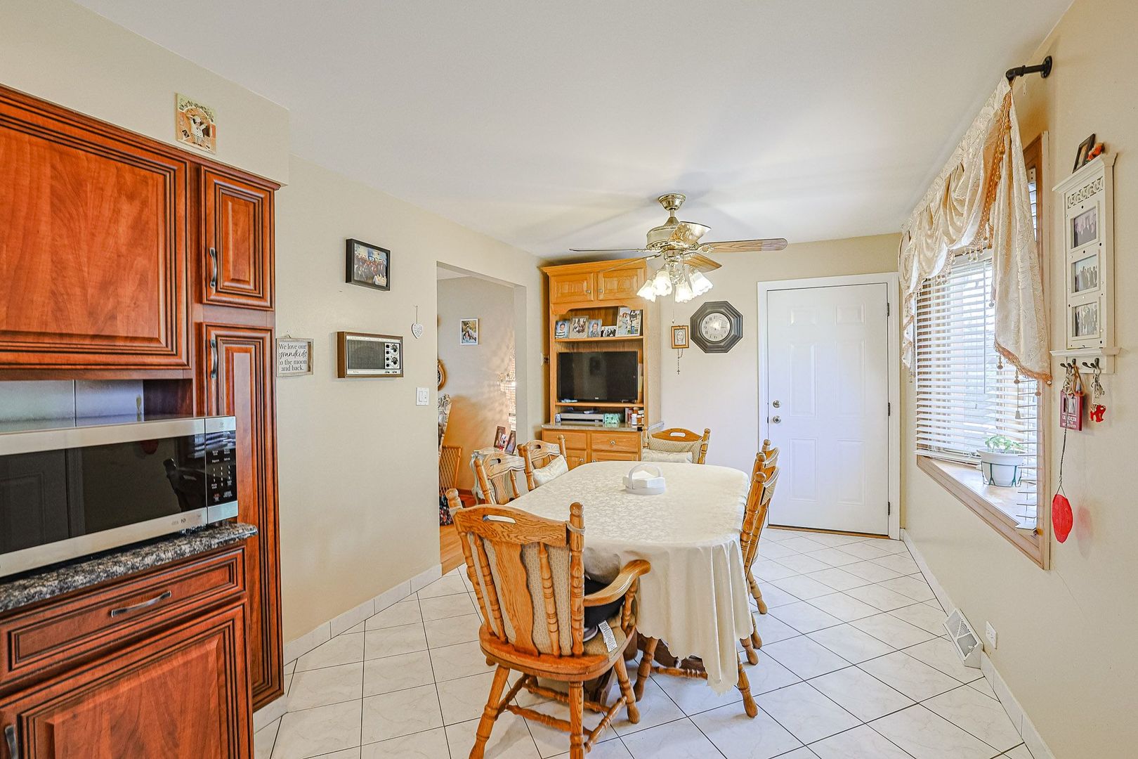 1703 W Robbie Lane Property Photo 3