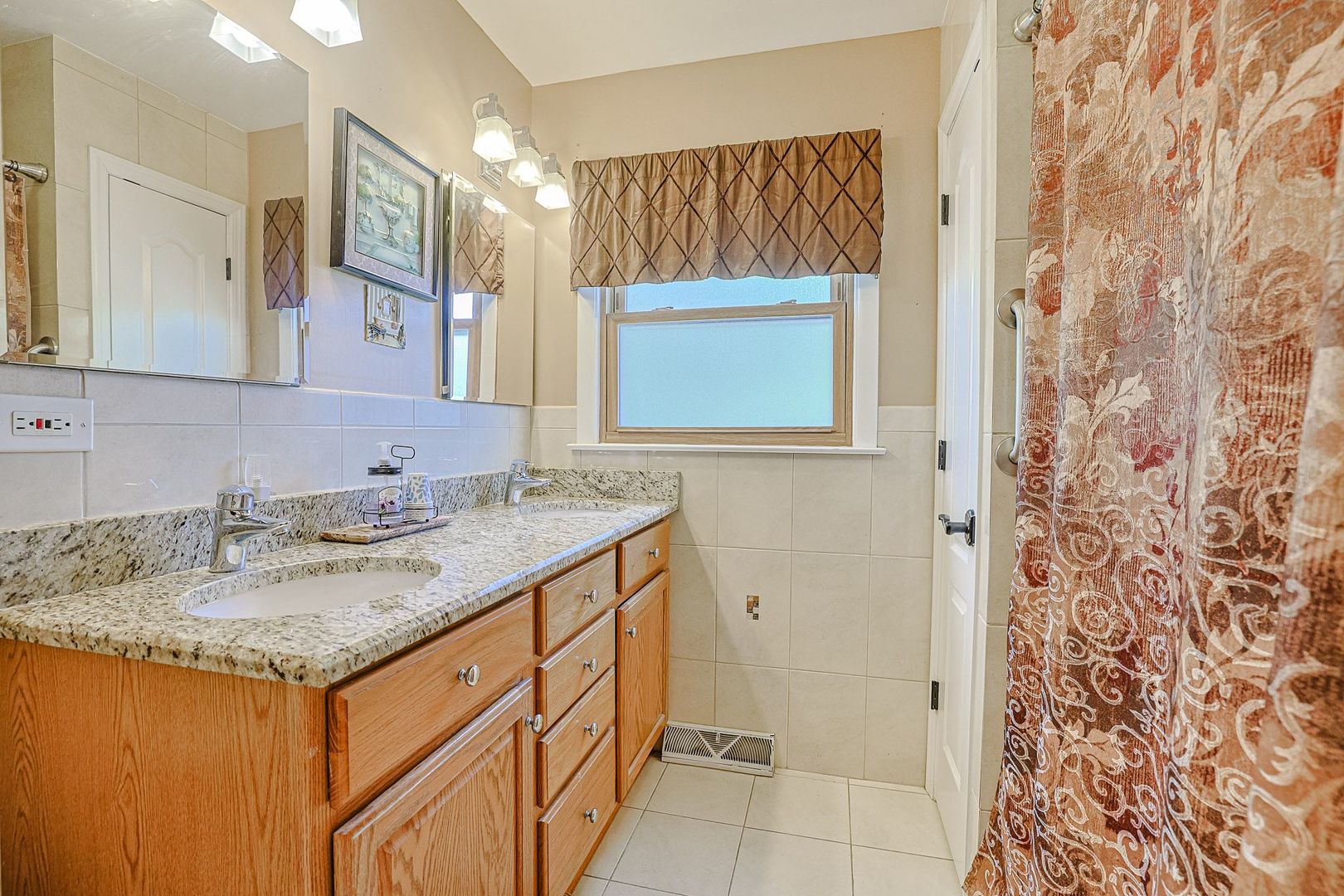 1703 W Robbie Lane Property Photo 8