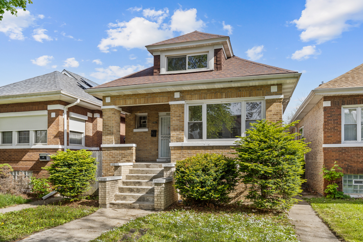 722 E 91st Place Property Photo 1