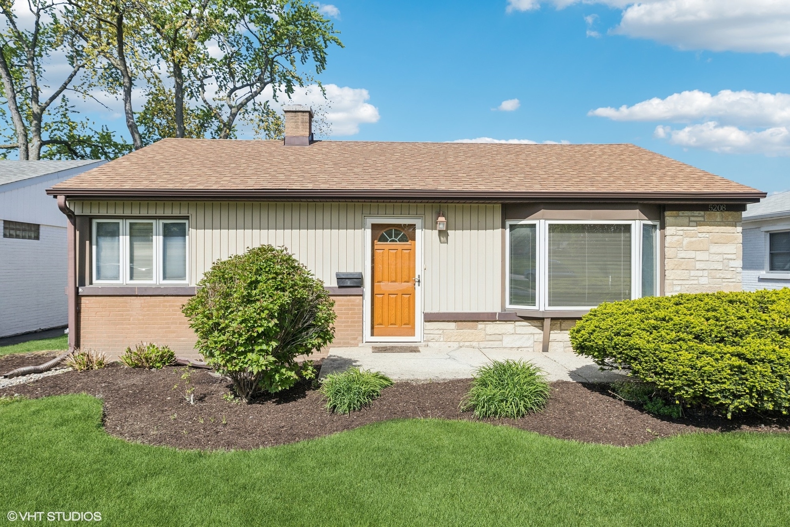 5208 Wolf Road Property Photo