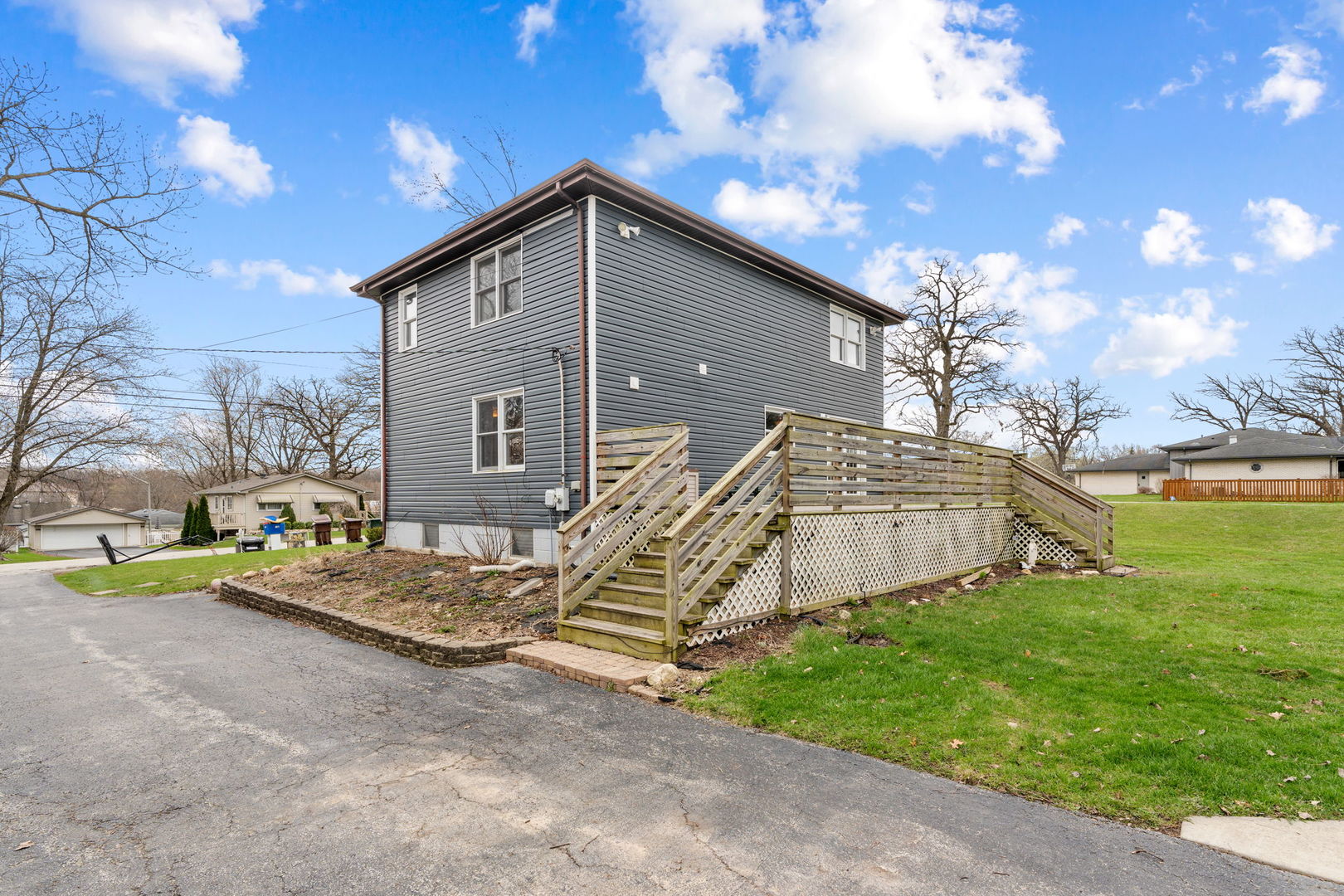 16040 Lockwood Avenue Property Photo 3
