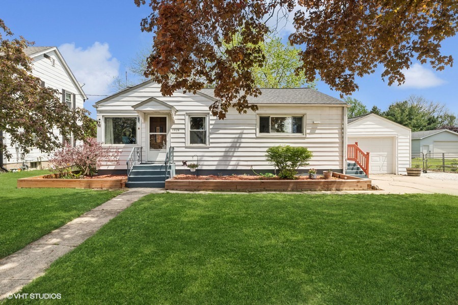 9808 Saint Albans Street Property Photo 1