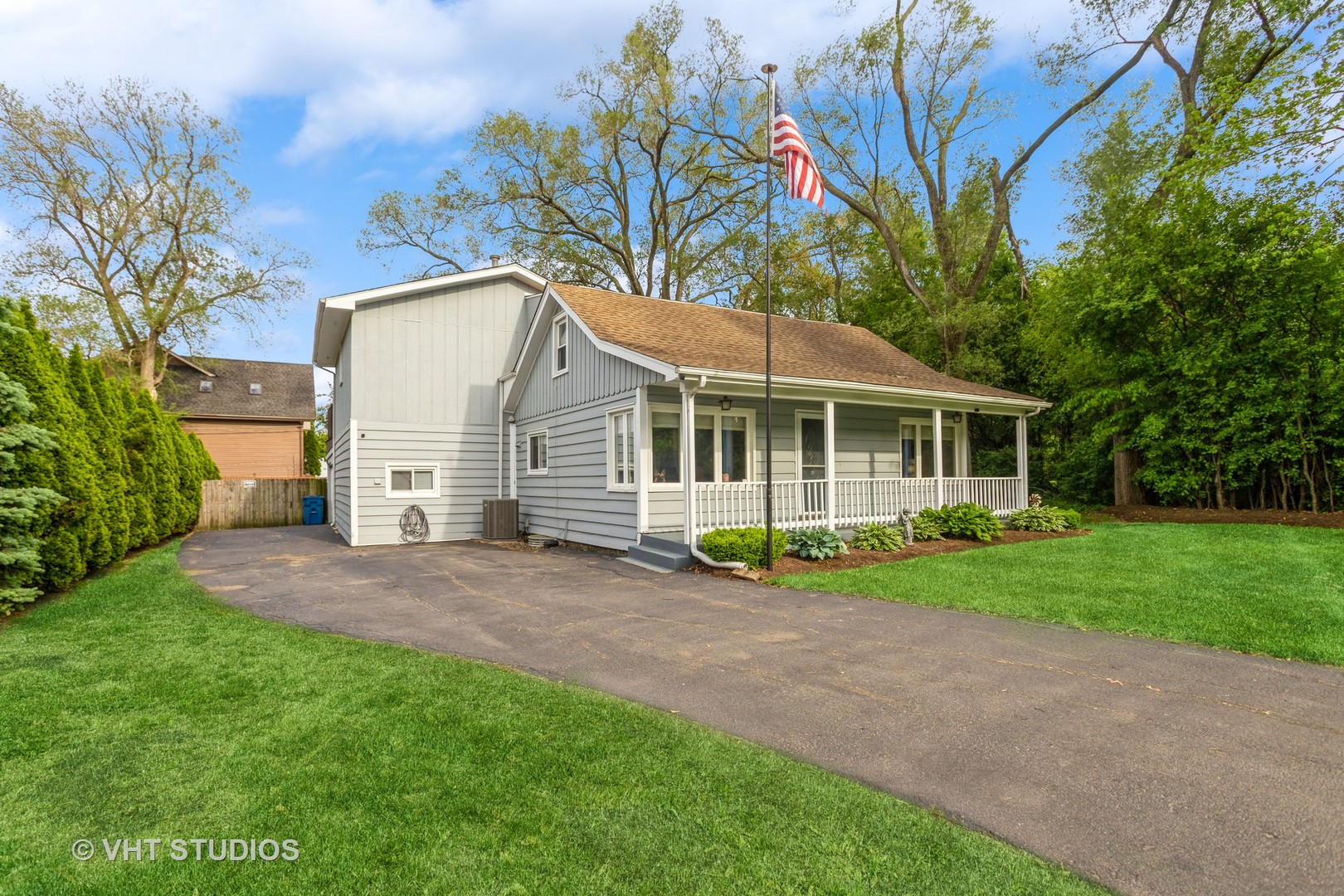 6N715 GATES Avenue Property Photo 1