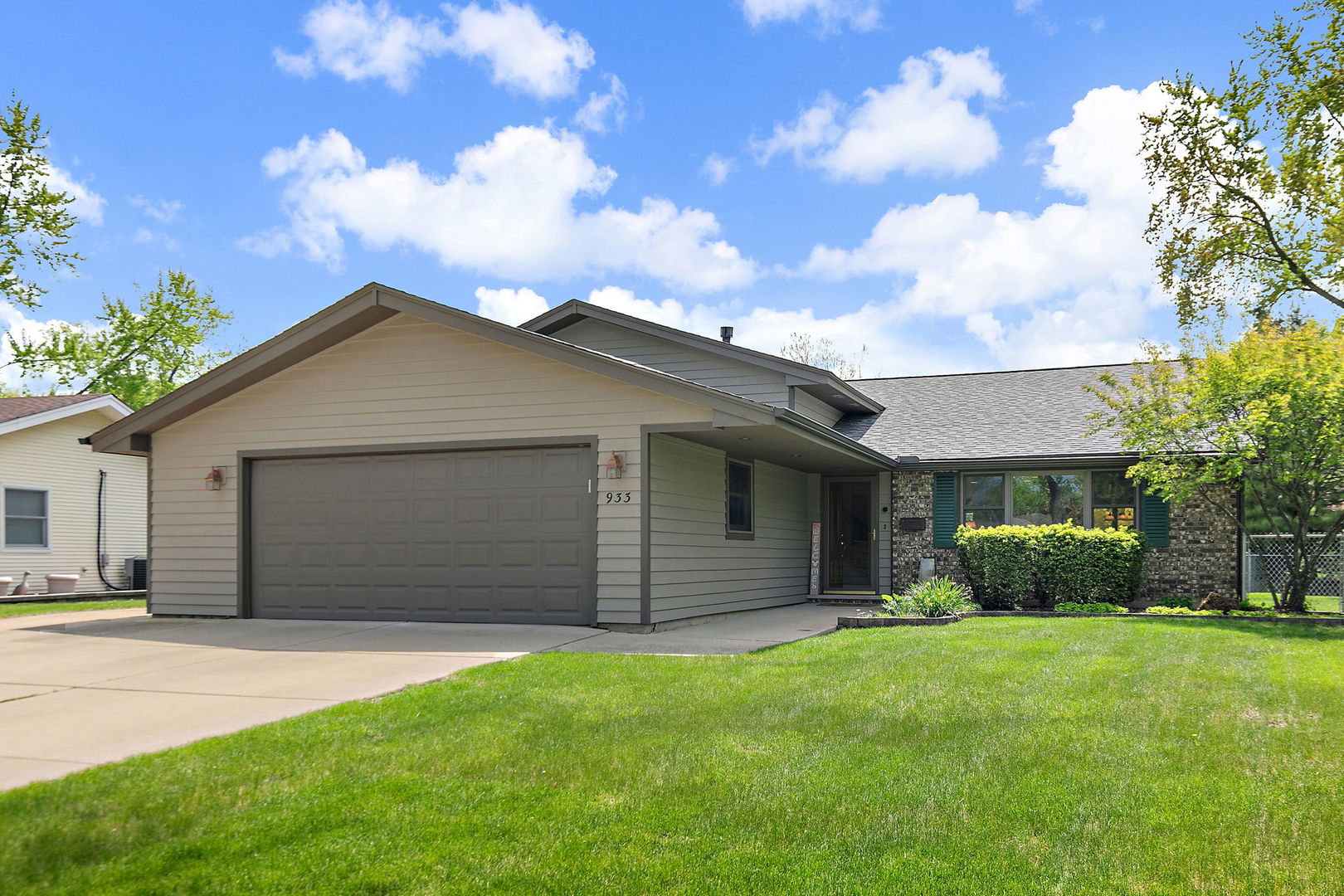 933 Gregory Lane Property Photo