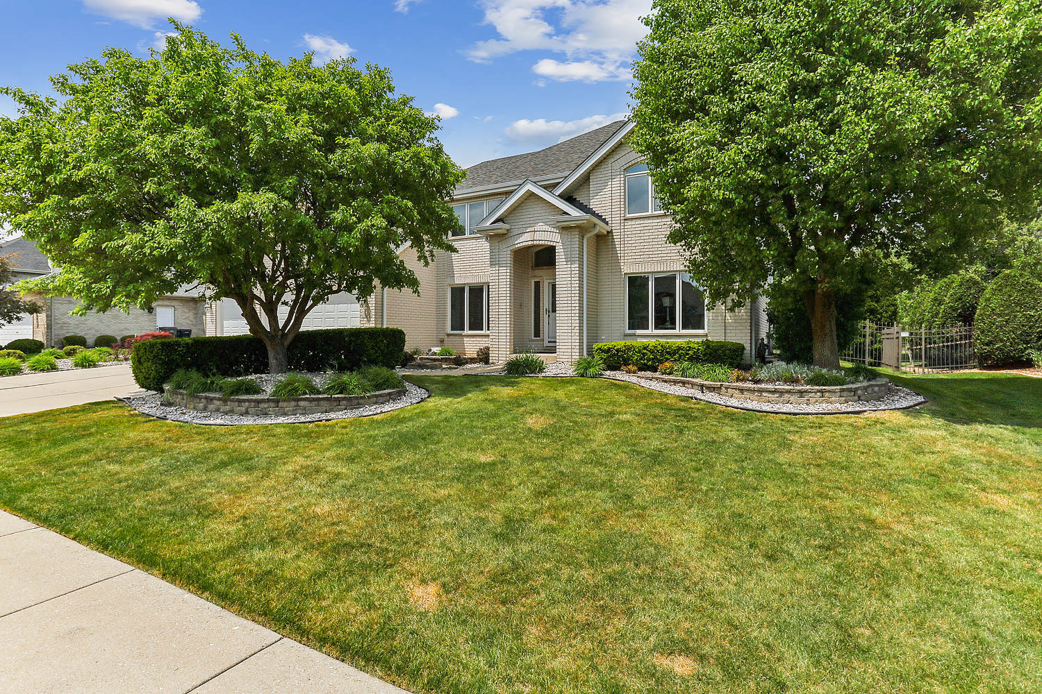 11048 Saratoga Drive Property Photo 1