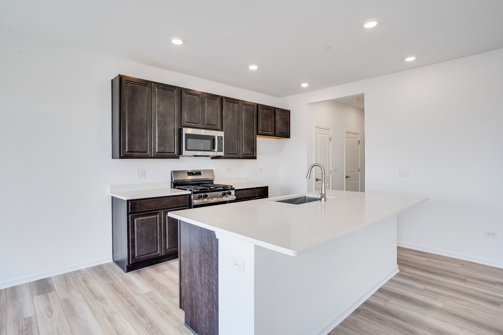 686 Cassia Court Property Photo 4