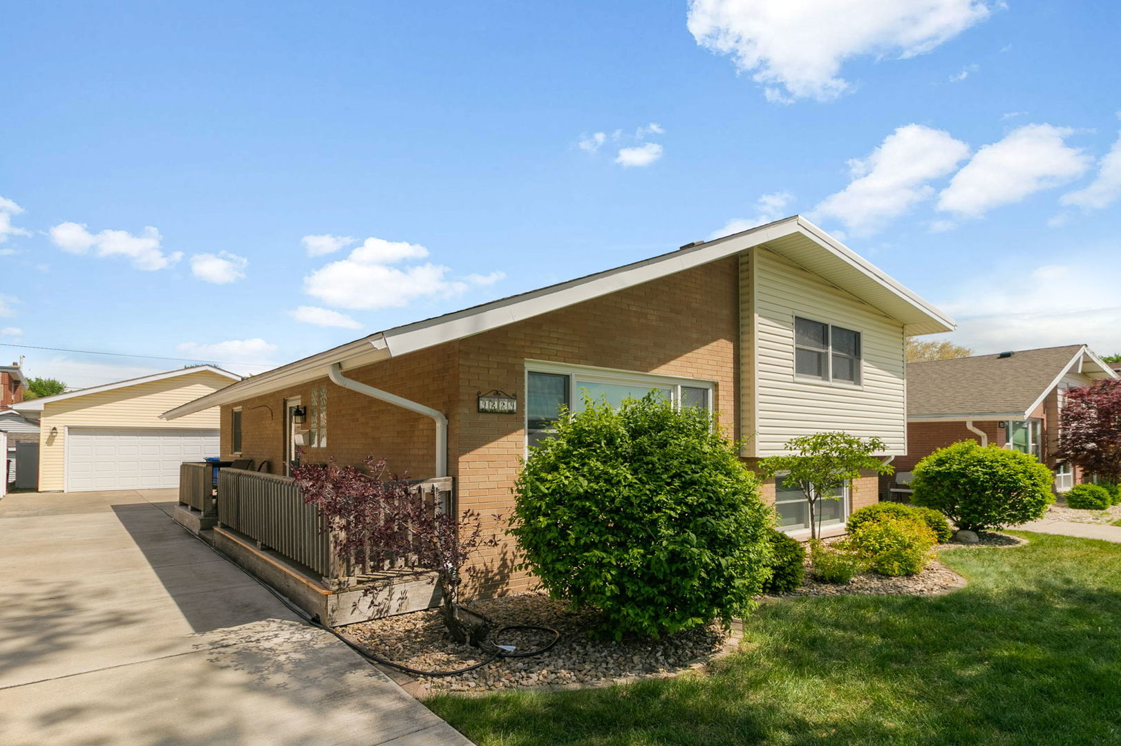 9229 Parkside Avenue Property Photo
